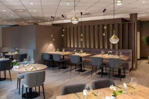Restaurace v ubytování NH Geneva Airport Hotel
