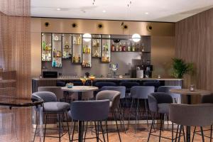 Lounge nebo bar v ubytování NH Geneva Airport Hotel