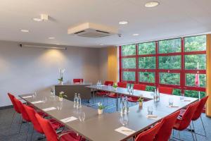 Área de negócios e/ou sala de conferências em NH Geneva Airport Hotel