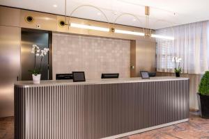 O saguão ou recepção de NH Geneva Airport Hotel
