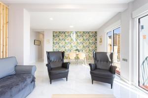 Posezení v ubytování Home2Book Spacious Apt Harbour Views, Santa Cruz