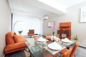 Posezení v ubytování Bel Air Crest Hotel & Suites