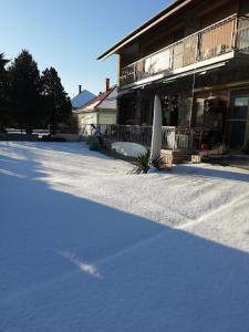 Boathouse Balatonlelle with Sauna v zime