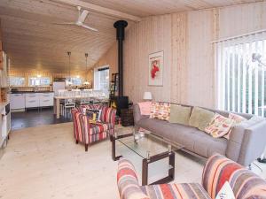 Kuchyň nebo kuchyňský kout v ubytování 6 person holiday home in Slagelse