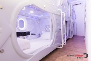 Postel nebo postele na pokoji v ubytování SleepBox Hostel
