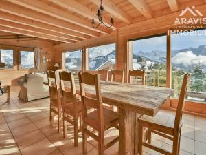 Gallery image of Chalet de charme 4* pour 12 pers. avec cheminée, TV et jardin proche pistes de ski - FR-1-391-19 in Le Grand-Bornand