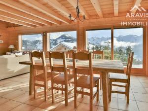Gallery image of Chalet de charme 4* pour 12 pers. avec cheminée, TV et jardin proche pistes de ski - FR-1-391-19 in Le Grand-Bornand
