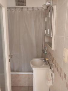 Ένα μπάνιο στο Departamento Monoambiente en Mar del plata +3 φωτογραφίες