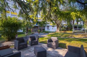 Taman di luar Il Nido - Euroresidence Lungolago Garda