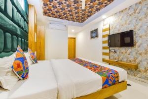 TV a/nebo společenská místnost v ubytování FabHotel Signor