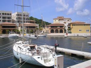 Galeriebild der Unterkunft 5* Stunning Views - Savana at Porto Cupecoy St Maarten in Lowlands