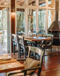 En restaurant eller et andet spisested på Hospedaria das Brisas