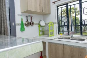 Kuchyň nebo kuchyňský kout v ubytování Crystal Homes