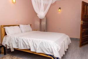 Postel nebo postele na pokoji v ubytování Crystal Homes