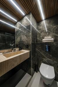 Ένα μπάνιο στο Blue Suite