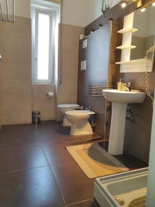 Bagno di 4Rooms Guest House Free Wi-Fi