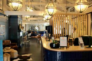 Restoran või mõni muu söögikoht majutusasutuses Best Western Hotel Acadie Paris Nord Villepinte