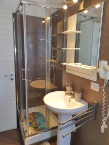 Bagno di 4Rooms Guest House Free Wi-Fi