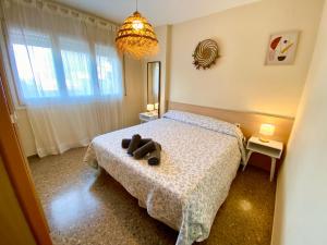 Posteľ alebo postele v izbe v ubytovaní Apartamento Floral al centro de Palamós con Wi-Fi