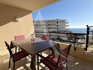 Balkón alebo terasa v ubytovaní appartement 1 chambre avec terrasse vue mer dans residence avec piscine