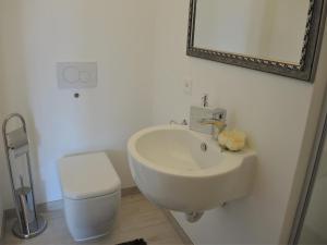 Ένα μπάνιο στο Belinda by Fewotessin +15 φωτογραφίες