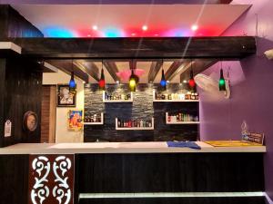 Hotel Yogesh Nisarga, Chhatrapati Sambhajinagar酒廊或酒吧区