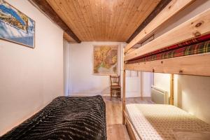 Ένα ή περισσότερα κρεβάτια σε δωμάτιο στο Chalet authentique en vallée verte