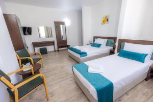 Postel nebo postele na pokoji v ubytování Hotel Sir Lujerului