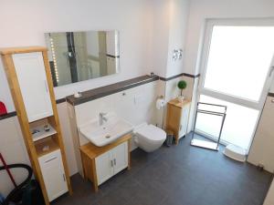 Ένα μπάνιο στο Ferienwohnung Ankerplatz