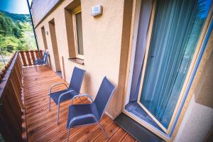 Balkón nebo terasa v ubytování Wellness & Spa Hotel Čertov