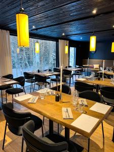 Restaurace v ubytování Silver Birch Resort Lapland + 16 fotografií