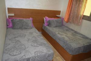 Postel nebo postele na pokoji v ubytování hotel el amri akchour