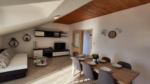 a room with a dining table and a living room at Apartments Tomic in Dugi Rat