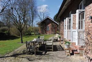 a patio with a table and chairs outside of a house at Zollhaus 1 in Keitum