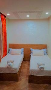 Postel nebo postele na pokoji v ubytování hotel el amri akchour