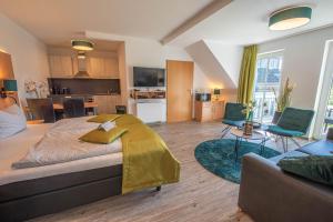 a bedroom with a bed and a living room at Vakantiehotel Der Brabander Apartments in Winterberg