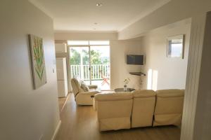 TV a/nebo společenská místnost v ubytování Morne SeaView Apartments