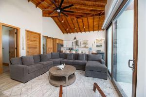 A seating area at Paradise Reef Villas