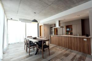 a kitchen and dining room with a table and chairs at Tierra y Mar - Villas turísticas in Camet Norte