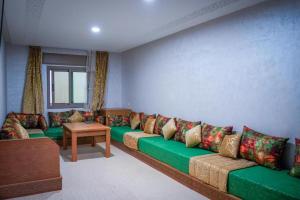 Posezení v ubytování hotel el amri akchour