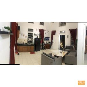 Kuchyň nebo kuchyňský kout v ubytování Rhabdia Villa Kota Bunga