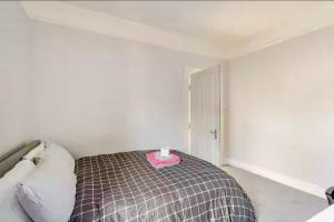 Postel nebo postele na pokoji v ubytování Private Room in Uxbridge near Heathrow
