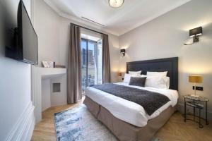 Postel nebo postele na pokoji v ubytování Marvellous 5 bed Cannes Centre