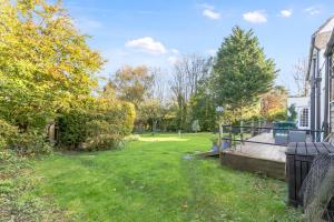 a yard of a house with a fence at Pretty Country Home Dog Friendly On Request in Henfield +19 photos