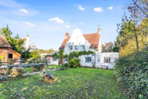 a large white house with a yard at Pretty Country Home Dog Friendly On Request in Henfield