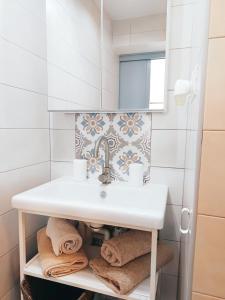 a bathroom with a sink and a mirror at Apartamento Fortes in San José +8 photos