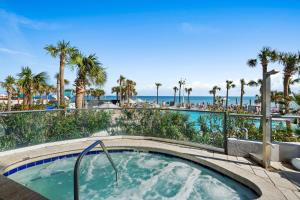Bazén v ubytování Glorious Oceanfront Escape, 1BR Condo with Private Balcony at Wyndham Oceanwalk nebo v jeho okolí
