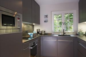 a kitchen with stainless steel appliances and a window at Bahnhofstraße 22B in Keitum