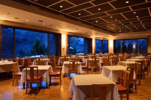 Restavracija oz. druge možnosti za prehrano v nastanitvi Fuji View Hotel