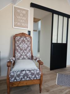 Posezení v ubytování La chambre des daines